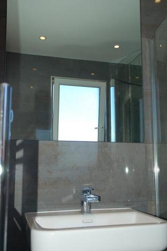 Cerne-Road-loft-bathroom-after
